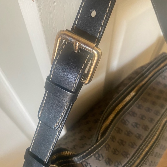 Dooney and Bourke purse - Picture 7 of 8